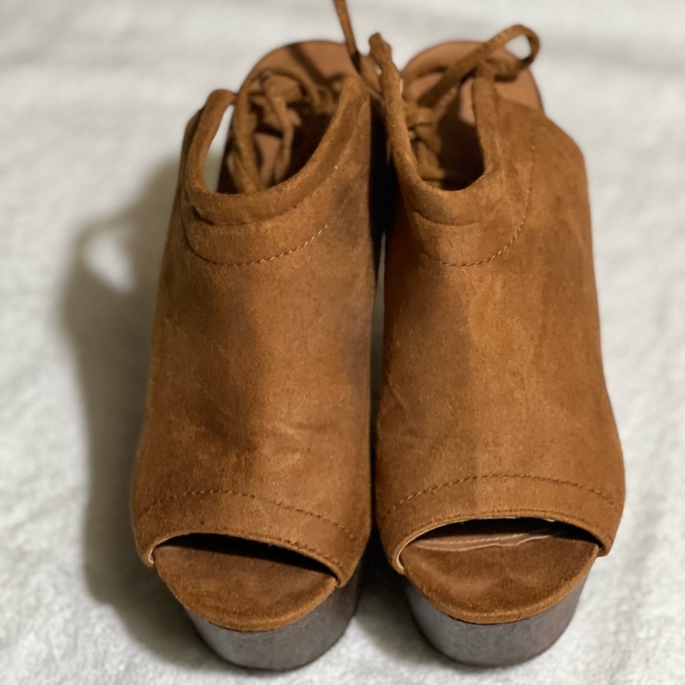 Women dark tan 4.5 wedge sandal